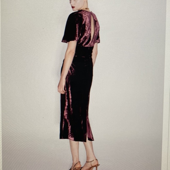 Midi dress plum velvet from Zara festive collection 2022 - Picture 2 of 4